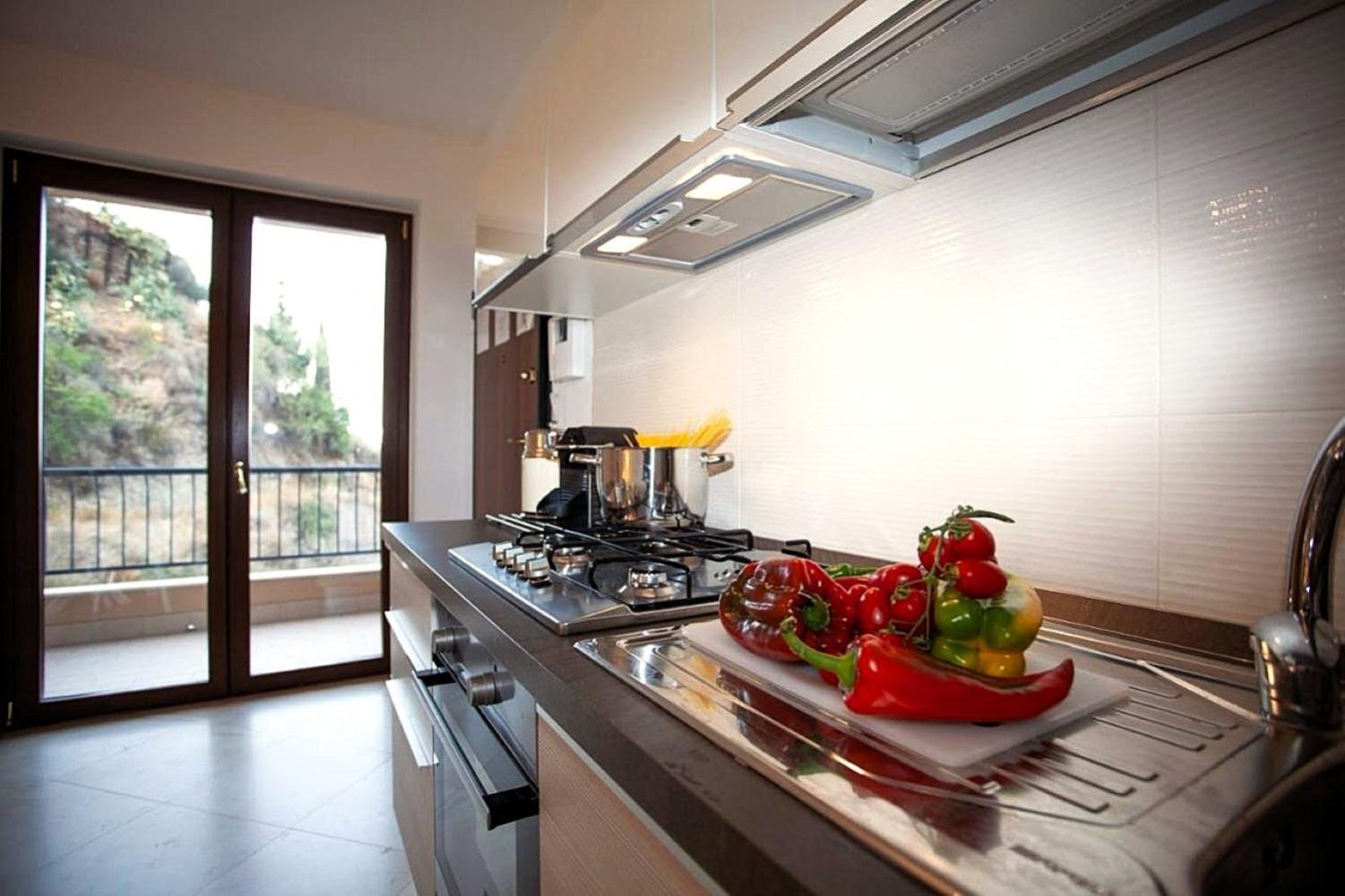 Mediterranean Pool & Parking Appartement *